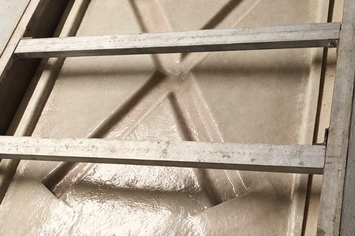 GRP seal plate with X-rib reinforcement in a steel frame